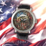 Reloj De Pulsera Águila estadounidense de bandera vintage<br><div class="desc">Impresiona con elegancia atemporal y patriotismo con nuestro Vintage US Flag American Eagle Watch. Este notable reloj muestra un diseño único de un águila estadounidense superpuesta sobre una bandera clásica de los Estados Unidos, que simboliza la fuerza y la libertad de nuestra gran nación. El reloj, hecho con materiales duraderos...</div>