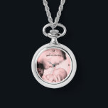 Reloj De Pulsera Añadir UR Photo Silver eWatch Necklace<br><div class="desc">Este collar de gafas de plata está listo para su propia personalización con una imagen especial. Hace un regalo perfecto para cualquier mujer.</div>