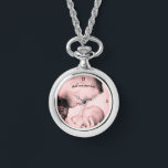 Reloj De Pulsera Añadir UR Photo Silver eWatch Necklace<br><div class="desc">Este collar de gafas de plata está listo para su propia personalización con una imagen especial. Hace un regalo perfecto para cualquier mujer.</div>