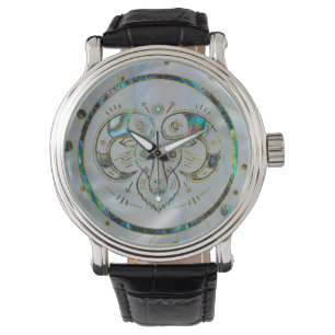 Reloj De Pulsera Aries Zodiac Gold Abalone sobre constelación