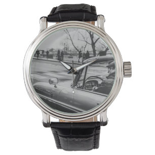 Reloj De Pulsera Auto clásico convertible en la calle Paris