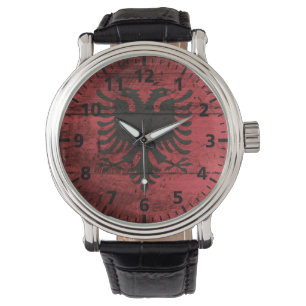 Reloj De Pulsera Bandera de Albania en grano de madera viejo