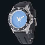 Reloj De Pulsera Bandera de Somalia<br><div class="desc">Este diseño presenta la bandera nacional de Somalia (conocida oficialmente como la República Federal de Somalia), que es un país del Cuerno de África. Somalia tiene la costa más larga del continente africano. Somalia limita con Etiopía al oeste, Djibouti al noroeste, el Golfo de Adén al norte, el Océano Índico...</div>