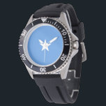 Reloj De Pulsera Bandera de Somalia<br><div class="desc">Este diseño presenta la bandera nacional de Somalia (conocida oficialmente como la República Federal de Somalia), que es un país del Cuerno de África. Somalia tiene la costa más larga del continente africano. Somalia limita con Etiopía al oeste, Djibouti al noroeste, el Golfo de Adén al norte, el Océano Índico...</div>
