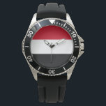 Reloj De Pulsera Bandera de Yemen<br><div class="desc">Este diseño presenta la bandera nacional de Yemen (oficialmente conocida como República de Yemen), que es un país en el extremo sur de la península Arábiga en Asia Occidental. Yemen está rodeado por Arabia Saudita al norte, el Mar Rojo al oeste, el Golfo de Adén y el Canal Guardafui al...</div>