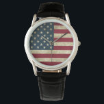 Reloj De Pulsera Bandera estadounidense<br><div class="desc">Estilo: Reloj de cuero negro protector de la corona masculina diseñado con el hombre moderno en mente, el reloj protector de la corona se construye con una correa de cuero negro y un capuchón protector llamativo. Perfecto para una apariencia deportiva y robusta, personaliza este reloj con diseños y texto para...</div>
