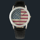 Reloj De Pulsera Bandera estadounidense<br><div class="desc">Estilo: Reloj de cuero negro protector de la corona masculina diseñado con el hombre moderno en mente, el reloj protector de la corona se construye con una correa de cuero negro y un capuchón protector llamativo. Perfecto para una apariencia deportiva y robusta, personaliza este reloj con diseños y texto para...</div>