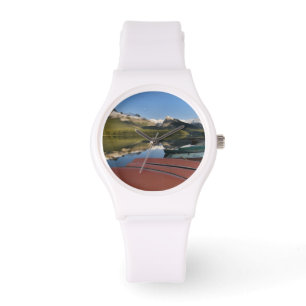 Reloj De Pulsera Barcas estacionadas en la orilla del lago Maligne,