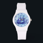 Reloj De Pulsera Barco antiguo y mapa marinero azul náutico<br><div class="desc">Este reloj de pulsera de temática náutica de aspecto antiguo tiene un barco de vela azul vintage / barco alto con jarra y tres mástiles, algunas banderas (un par de banderas estadounidenses) y una imagen de mapa anticuada y tenue detrás. Los números de reloj se hacen en números romanos de...</div>