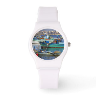 Reloj De Pulsera Barcos de pesca coloridos en el puerto de