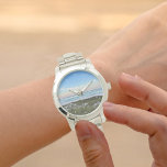 Reloj De Pulsera Bella fotografía de Sunset Beach en verano<br><div class="desc">Este pintoresco reloj de pulsera fotográfico de playa con números blancos de Destin Florida presenta la suntuosa puesta de sol rosa y naranja tocando suavemente las olas del océano sobre la arena y el césped marino. Disfrute de la preciosa playa desde su lugar de vacaciones favorito o su ciudad natal....</div>