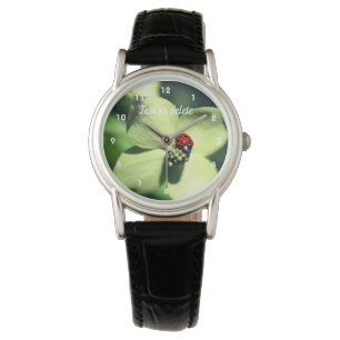 Reloj De Pulsera Bicho De Ladybug En Flor De Dogwood Blanco Persona