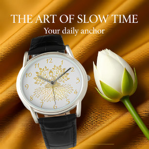 Reloj De Pulsera Buda de oro rodeado de naturaleza.