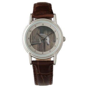 Reloj De Pulsera Caballo gris en la puerta estable