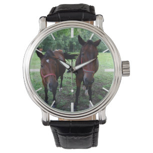 Reloj De Pulsera Caballos marrones oscuros en pastos