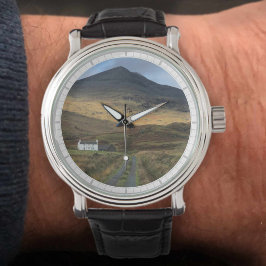 Reloj De Pulsera Cabaña y montaña en la isla de Mull, Escocia