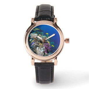 Reloj De Pulsera Cardumen de Salmonetes alrededor de un pequeño cor
