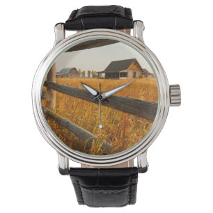 Reloj De Pulsera Casa de granja y valla de riel en Grand Teton