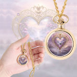 Reloj De Pulsera Corazón de oro victoriano con flores de lilo, vint<br><div class="desc">Este hermoso reloj de collares cuenta con un corazón de oro victoriano decorado con flores sobre un fondo romántico en suaves colores lilas. ¡Maravilloso regalo de San Valentín para cualquier mujer! Texto personalizado.</div>
