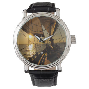 Reloj De Pulsera Cubierta de barco de vela, rumbo al sol poniente