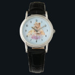 Reloj De Pulsera Cuidada acuarela madre león y cachorro<br><div class="desc">Un reloj con una hermosa pintura acuarela de un león madre sosteniendo su cachorro de bebé. Un ramo de flores moradas de bonito debajo de ellas aporta un toque agradable a esta imagen dulce y adorable. Fondo azul claro.</div>
