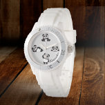 Reloj De Pulsera Cute Pandas Negro y Blanco Personalizado<br><div class="desc">Cuidados pandas en blanco y negro sobre el diseño de reloj gris claro. Este diseño es perfecto para niños,  chicas o mujeres. Puede personalizar el nombre fácilmente con el suyo propio,  o simplemente eliminar si no lo utiliza.</div>