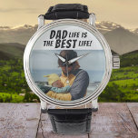 Reloj De Pulsera Dad Life es la mejor foto familiar de la vida<br><div class="desc">Dad Life es el mejor control fotográfico familiar de la vida. Este reloj personalizado es el regalo perfecto para cualquier padre que sepa que ser padre es lo mejor que le ha pasado. El diseño presenta la cita "La vida de papá es la mejor vida" en negritas que harán sonreír...</div>