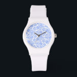 Reloj De Pulsera Damascos florales azules en polvo blanco<br><div class="desc">Elegantes damascos florales azul pastel en polvo sobre fondo blanco personalizado. Si necesita ayuda para personalizar alguno de mis diseños,  póngase en contacto con el diseñador ArtOnWear. Formato de texto gratuito con ayuda en directo disponible bajo petición.</div>