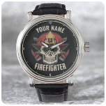 Reloj De Pulsera Departamento de bomberos de bomberos de cráneo per<br><div class="desc">Diseño personalizado del Departamento de Bomberos de Quirero del Cráneo de Bomberos - Skeleton con casco rojo y doble hacha. Personalizar con su nombre,  número de estación/departamento y ubicación.</div>