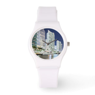 Reloj De Pulsera Edificios a lo largo del paseo fluvial del río Mia
