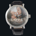 Reloj De Pulsera El amor moderno conquista todo el guión de la foto<br><div class="desc">Reloj de fotos de moda moderna con escritura con letras a mano y tipografía moderna leyendo: 'El amor conquista todo 'junto a tus nombres personalizados y fecha boda. Personaliza tu foto e información favorita. ¡Gran regalo para recién casados o El día de San Valentín!</div>