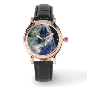 Reloj De Pulsera El Huracán Frances En Una Tierra Parcial.