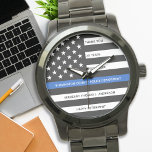 Reloj De Pulsera El regalo de jubilación de la policía es la línea<br><div class="desc">Celebra y muestra tu agradecimiento a un destacado oficial de policía con este reloj de bolsillo de la policía de retiro delgado de la línea azul o aniversario - diseño de la bandera estadounidense con colores de la bandera de la policía en un diseño moderno negro y azul. Perfecto para...</div>