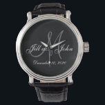 Reloj De Pulsera Elegante Boda de Monograma<br><div class="desc">Elegante Boda de Monograma Keepsake Watch. Diseño de Elke Clarke © 2008 para MonogramGallery en Zazzle. Blanco y negro con un texto inicial gris,  con nombres de novias y novios y fecha boda.</div>