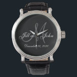 Reloj De Pulsera Elegante Boda de Monograma<br><div class="desc">Elegante Boda de Monograma Keepsake Watch. Diseño de Elke Clarke © 2008 para MonogramGallery en Zazzle. Blanco y negro con un texto inicial gris,  con nombres de novias y novios y fecha boda.</div>