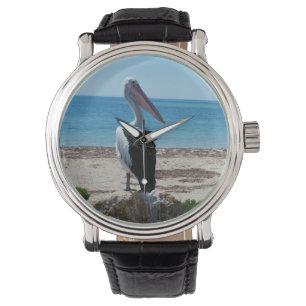 Reloj De Pulsera Esperando Pelícano A La Playa Con Hambre,