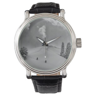 Reloj De Pulsera Esquiadores de travesía en nieve fresca