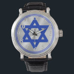 Reloj De Pulsera Estrella de David<br><div class="desc">Reloj de correa de cuero negro vintage para hombres con una imagen de una estrella azul real de David y doble borde azul real sobre una plata brillante. Cara de reloj plateado opcional. Vea botón cuadrado coincidente, botón redondo, encanto redondo, gran cadena de teclas metalizado premium redondeada y collar redondo....</div>