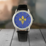Reloj De Pulsera Fleur de Lis en Royal Blue Watch<br><div class="desc">¡Un hombre elegante necesita un reloj elegante! Este es perfecto con su fondo azul real y su cordón de lis dorado.</div>