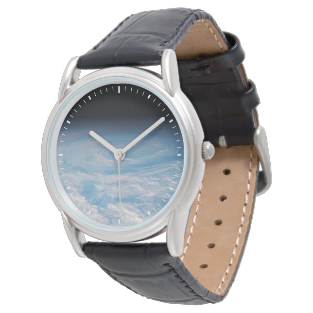 Reloj De Pulsera Formación de nubes circulares sobre el Océano Pací (Angular)
