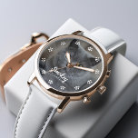 Reloj De Pulsera Foto de gato personalizada<br><div class="desc">Los gatos dejan huellas de pata en tu corazón. Muestra tu foto de gato favorito con este hermoso reloj personalizado perfecto para el mejor gato de mamá/papá del mundo.</div>