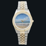 Reloj De Pulsera Foto de olas de playa de Ocean Tide de bonito<br><div class="desc">Este hermoso reloj de pulsera para amantes del océano es perfecto para las vacaciones de verano en la costa. Pequeñas olas azules se sumergen en una magnífica playa bajo las nubes de las bonitos. Me encantan las vacaciones en la costa.</div>