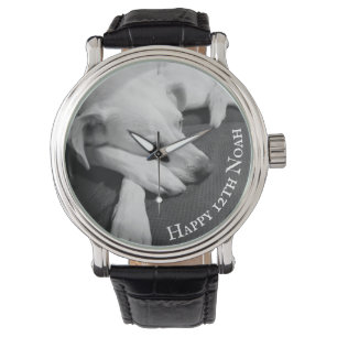 Reloj De Pulsera Foto en blanco y negro de un hermoso perro durmien