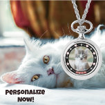 Reloj De Pulsera Foto y nombre del personalizable Mascota blanco y<br><div class="desc">Eleva el vínculo que comparte con su amado mascota con nuestro Personalizable Mascota blanco y negro Foto y el reloj de nombres. Celebra la conexión única que tienes con tu compañero de peluche personalizando este elegante reloj. Imprimido con un encantador diseño de papel y adornado con una expresión dulce y...</div>