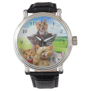 Reloj De Pulsera Gatitos divertidos en el campo verde.