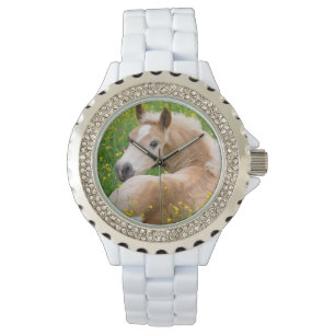 Reloj De Pulsera Haflinger Caballo de comida en un lecho de flores