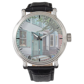 Reloj De Pulsera Harrisburg PA - Edificio con puerta verde