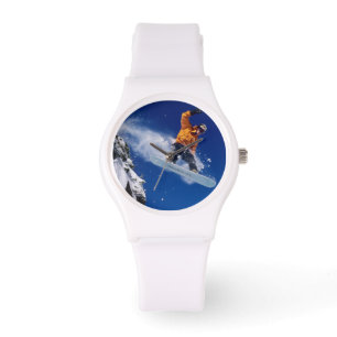 Reloj De Pulsera Hombre en una snowboard saltando desde una cornisa