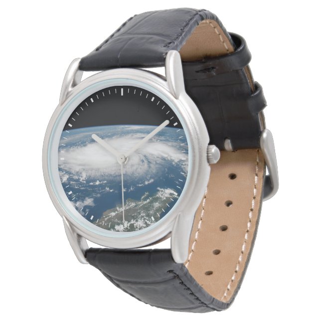 Reloj De Pulsera Huracán Dorian Sobre El Océano Atlántico. (Angular)