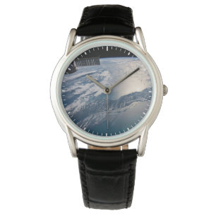 Reloj De Pulsera La Estación Espacial Internacional Sobre El Atlánt